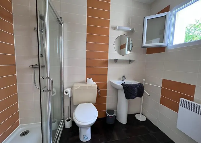 De L’eguille LʼÉguille