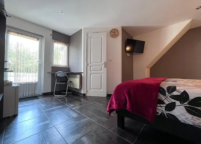 De L’eguille LʼÉguille